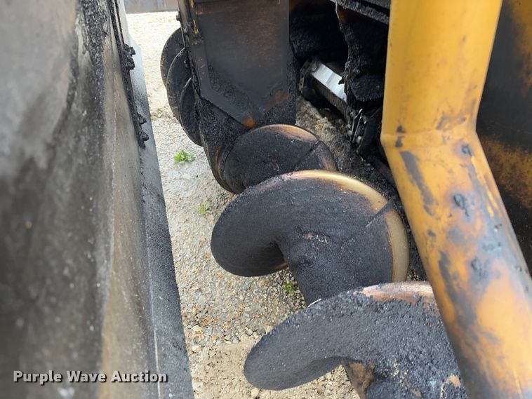 image for item FB3171 2001 Caterpillar AP-650B paver