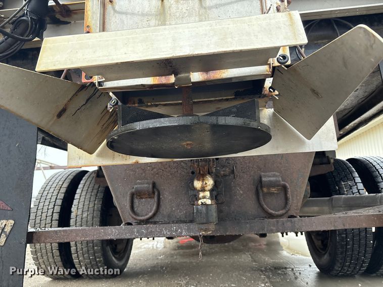 image for item FB3541 2016 Ford F550 dump truck