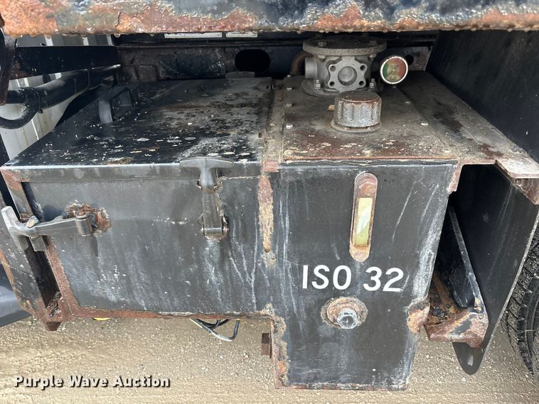 image for item FB3541 2016 Ford F550 dump truck