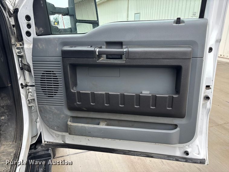 image for item FB3541 2016 Ford F550 dump truck