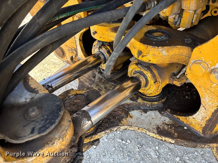 image for item FC1627 2005 John Deere 410G backhoe