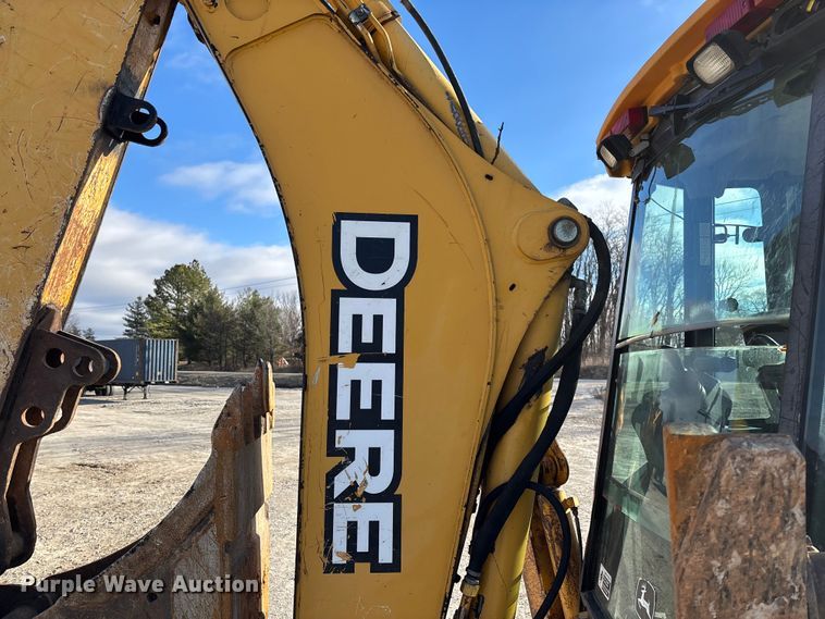 image for item FC1627 2005 John Deere 410G backhoe