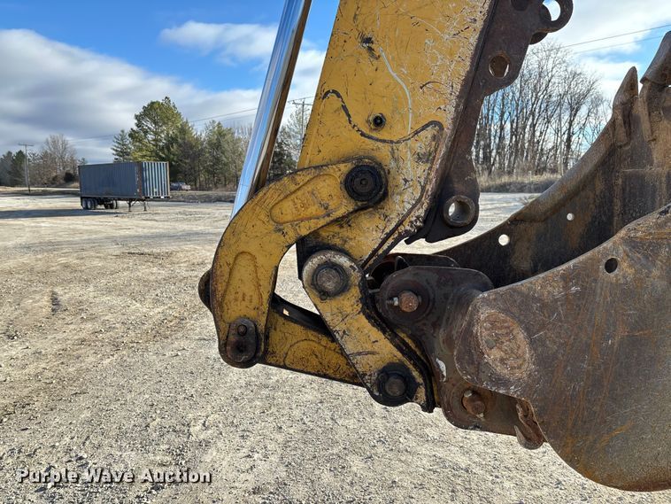 image for item FC1627 2005 John Deere 410G backhoe