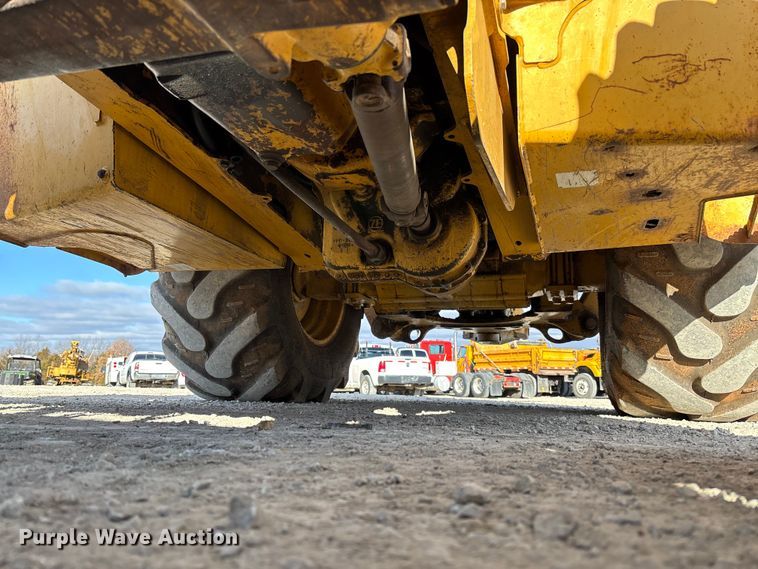 image for item FC1627 2005 John Deere 410G backhoe