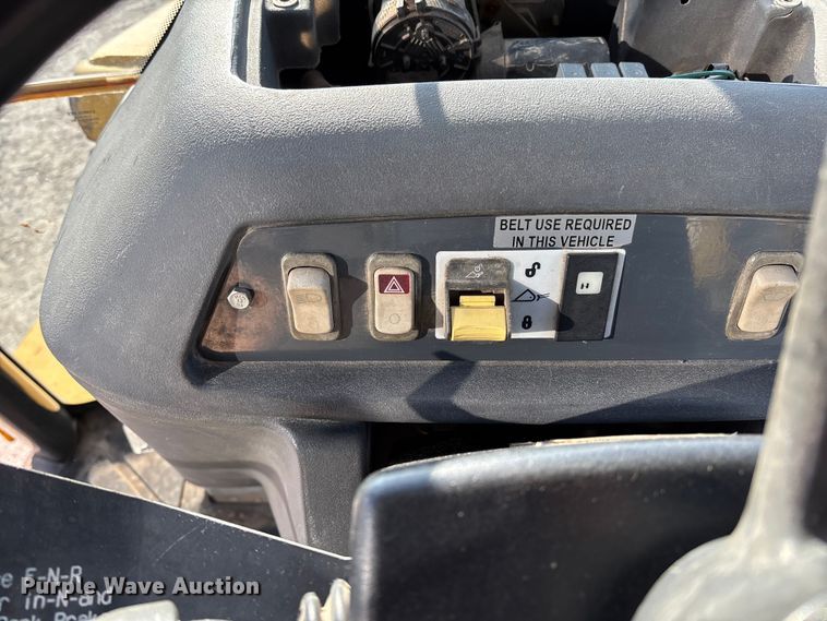 image for item FC1627 2005 John Deere 410G backhoe