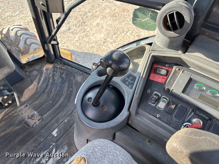 image for item FC1627 2005 John Deere 410G backhoe