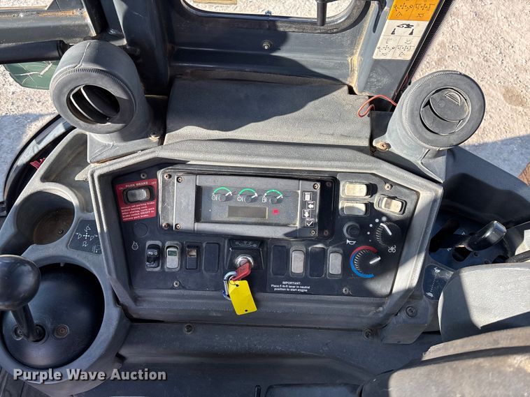 image for item FC1627 2005 John Deere 410G backhoe