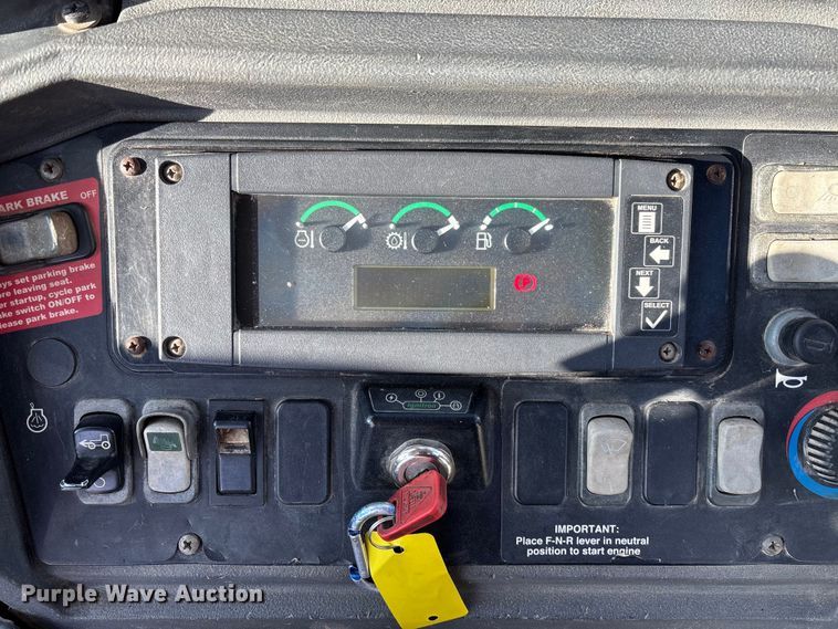 image for item FC1627 2005 John Deere 410G backhoe