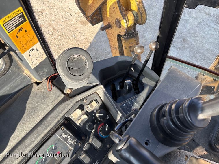 image for item FC1627 2005 John Deere 410G backhoe