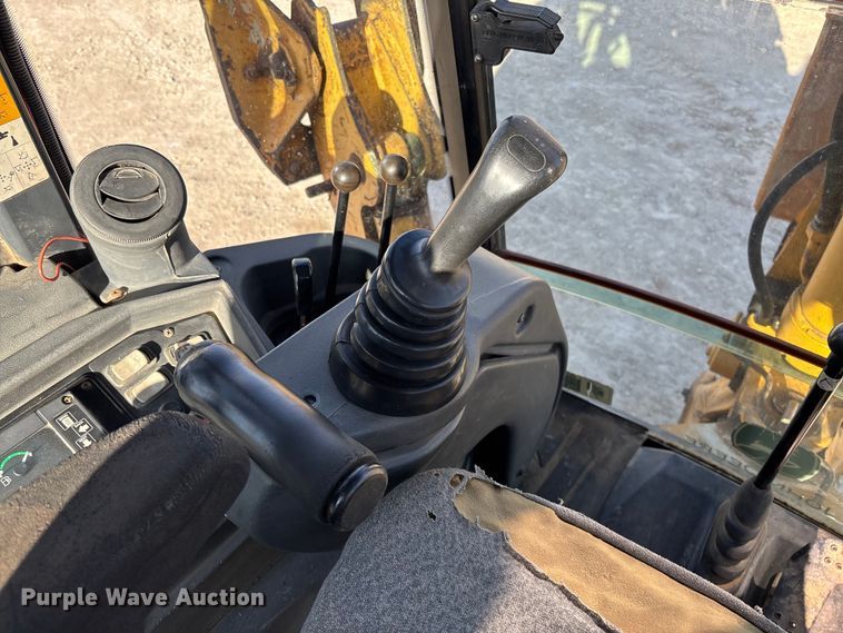 image for item FC1627 2005 John Deere 410G backhoe