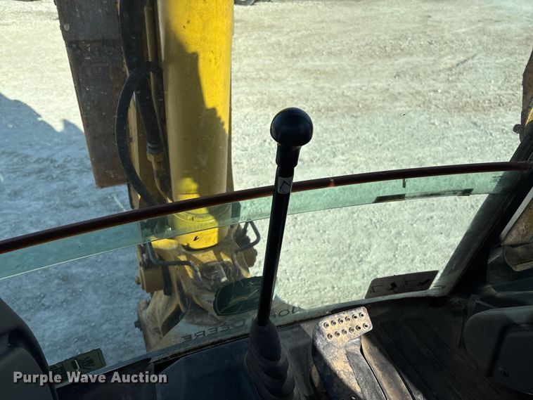 image for item FC1627 2005 John Deere 410G backhoe