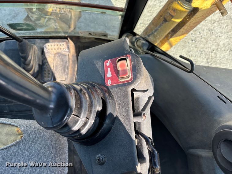 image for item FC1627 2005 John Deere 410G backhoe