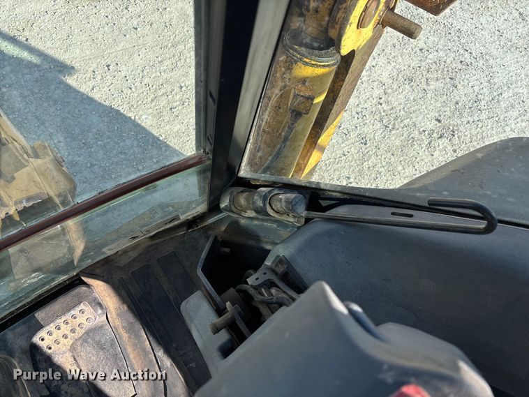 image for item FC1627 2005 John Deere 410G backhoe