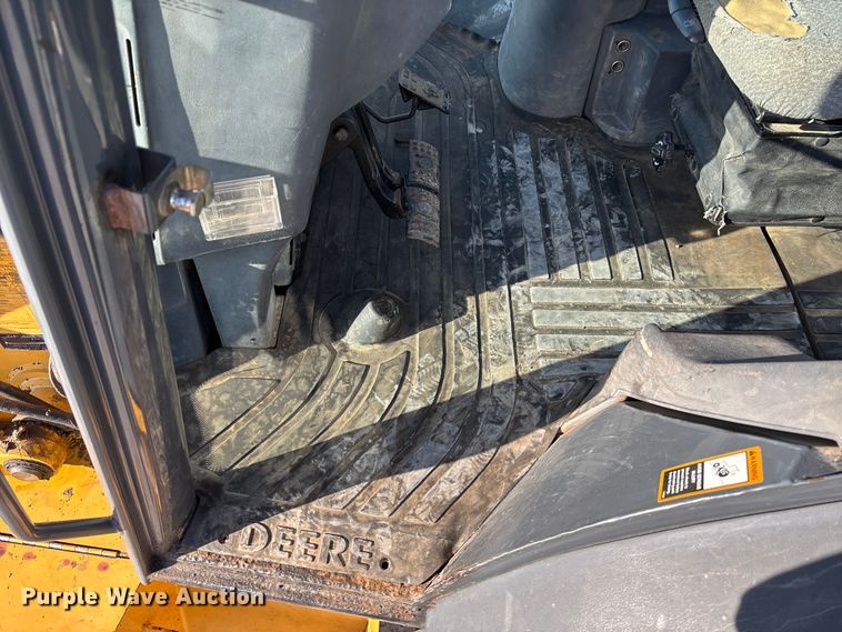 image for item FC1627 2005 John Deere 410G backhoe