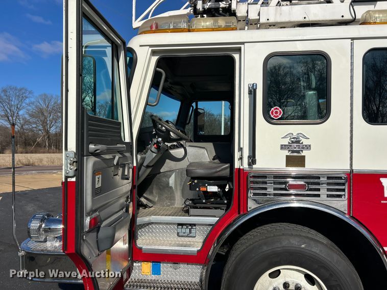 image for item FC5063 2000 American Lafrance Eagle ladder fire truck