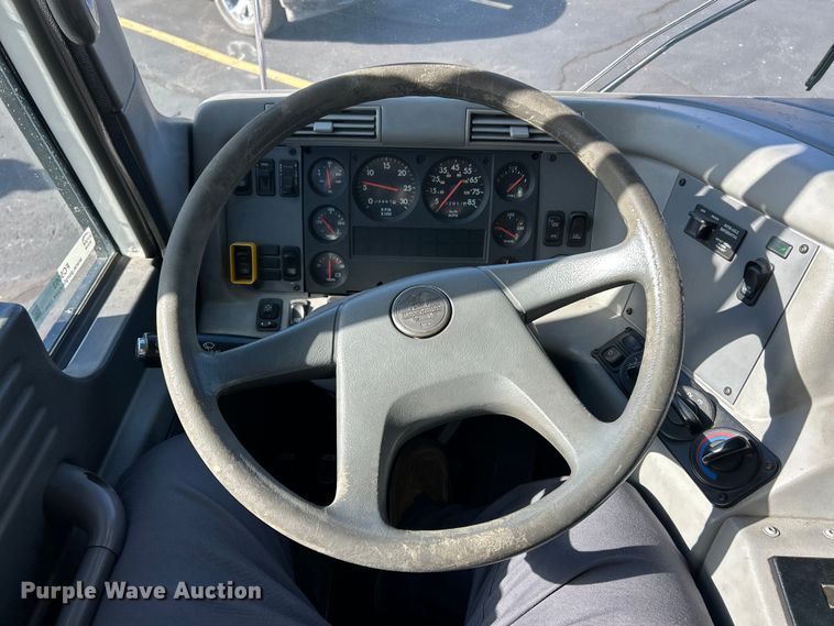 image for item FC5063 2000 American Lafrance Eagle ladder fire truck