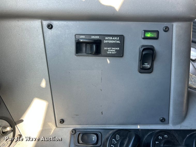 image for item FC5063 2000 American Lafrance Eagle ladder fire truck