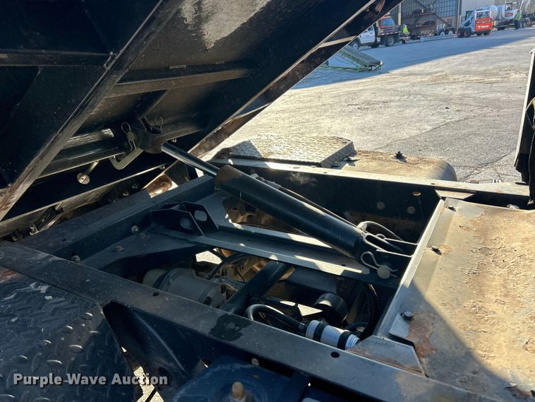 image for item FC5081 Cushman Turf-Truckster utility vehicle