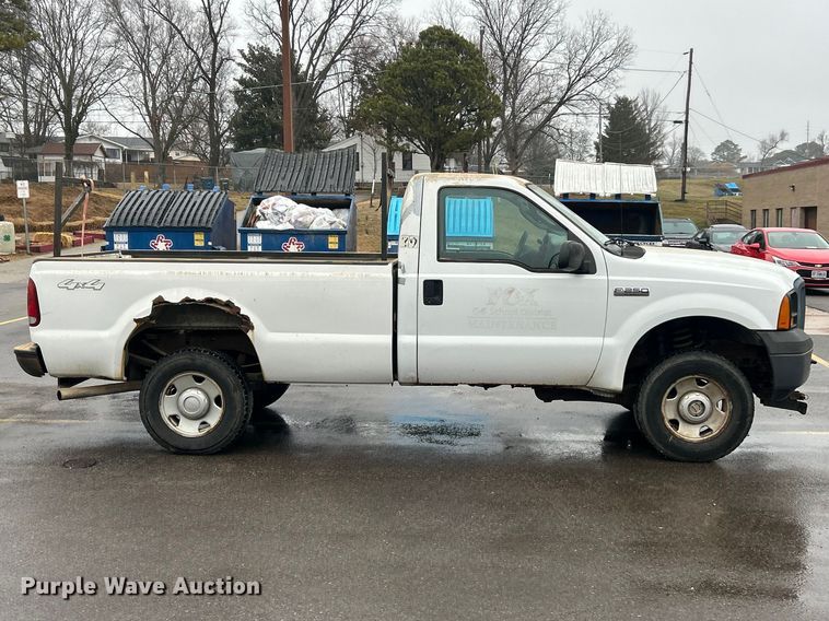 image for item FC5116 2006 Ford F250 Super Duty pickup truck