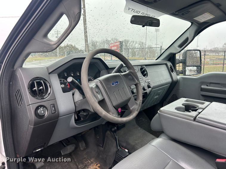 image for item FC5117 2014 Ford F250 Super Duty utility bed pickup truck