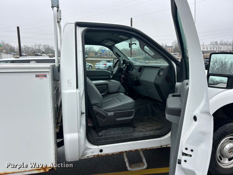 image for item FC5117 2014 Ford F250 Super Duty utility bed pickup truck