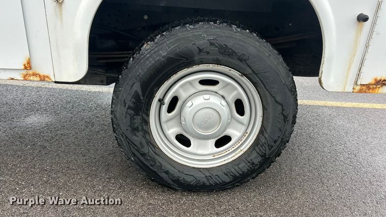 image for item FC5117 2014 Ford F250 Super Duty utility bed pickup truck