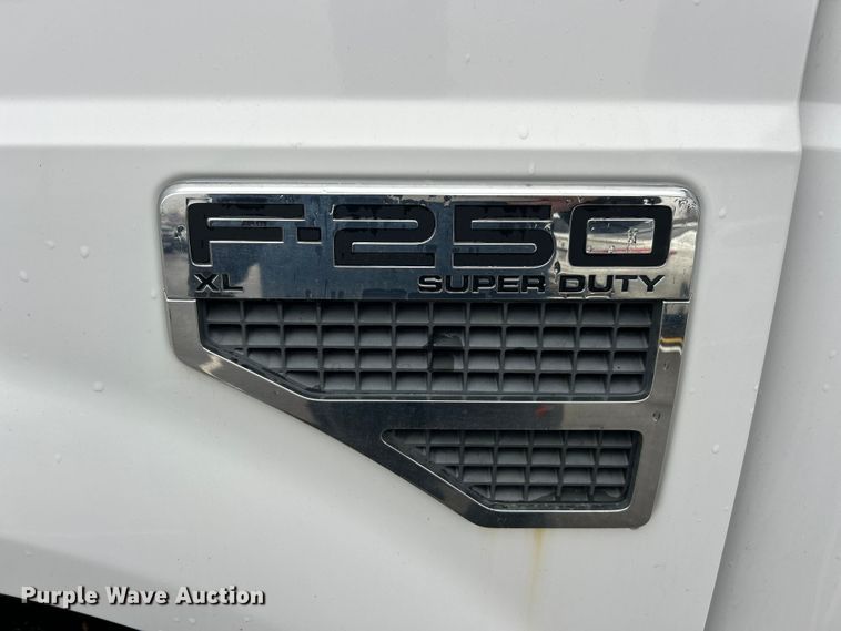 image for item FC5118 2008 Ford F250  Super Duty flatbed pickup truck