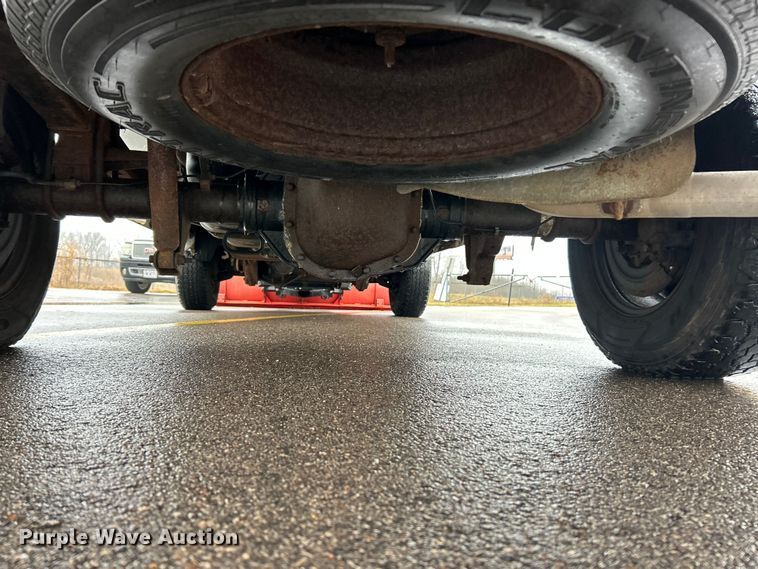 image for item FC5118 2008 Ford F250  Super Duty flatbed pickup truck