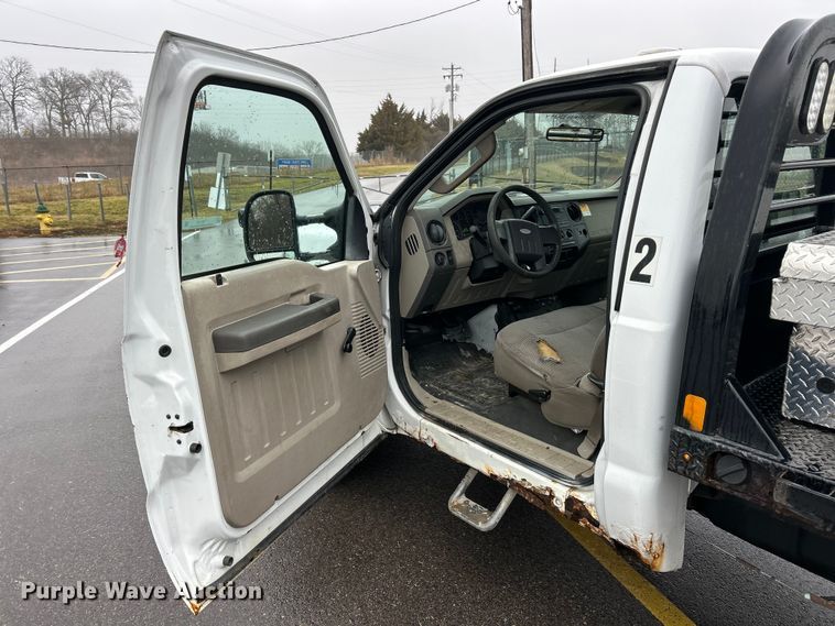 image for item FC5118 2008 Ford F250  Super Duty flatbed pickup truck