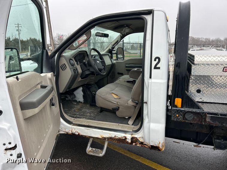 image for item FC5118 2008 Ford F250  Super Duty flatbed pickup truck