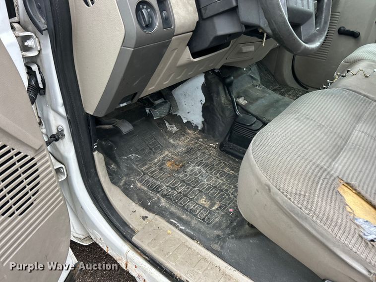 image for item FC5118 2008 Ford F250  Super Duty flatbed pickup truck