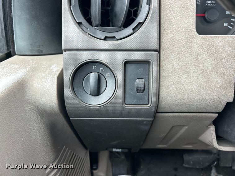 image for item FC5118 2008 Ford F250  Super Duty flatbed pickup truck