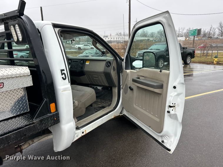 image for item FC5118 2008 Ford F250  Super Duty flatbed pickup truck