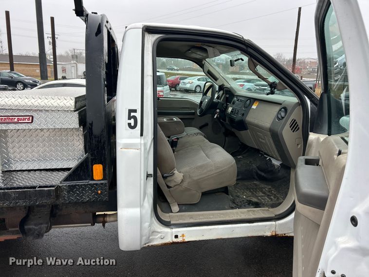 image for item FC5118 2008 Ford F250  Super Duty flatbed pickup truck