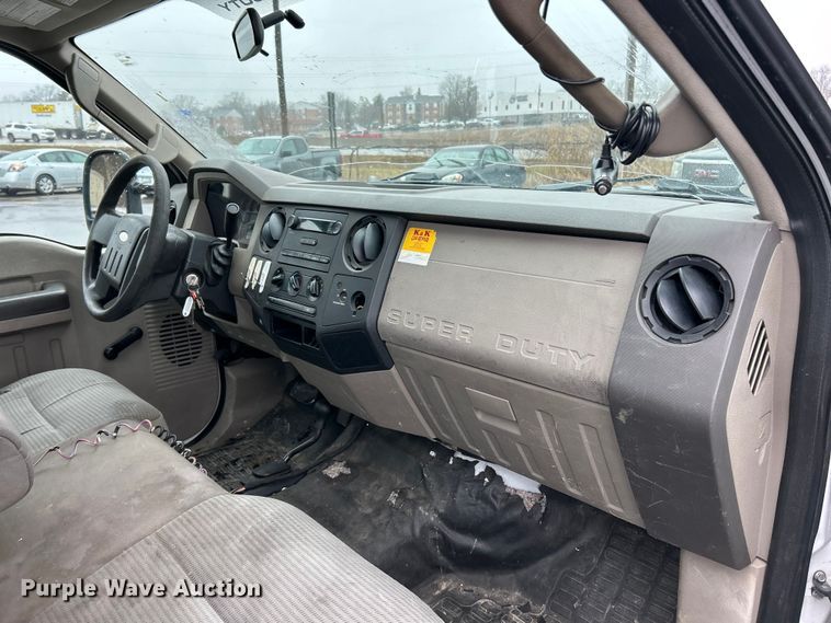 image for item FC5118 2008 Ford F250  Super Duty flatbed pickup truck