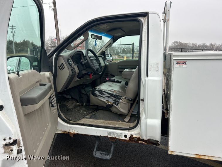 image for item FC5119 2008 Ford F250 Super Duty utility bed pickup truck