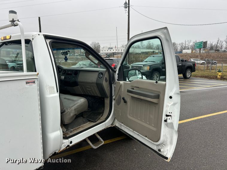 image for item FC5119 2008 Ford F250 Super Duty utility bed pickup truck