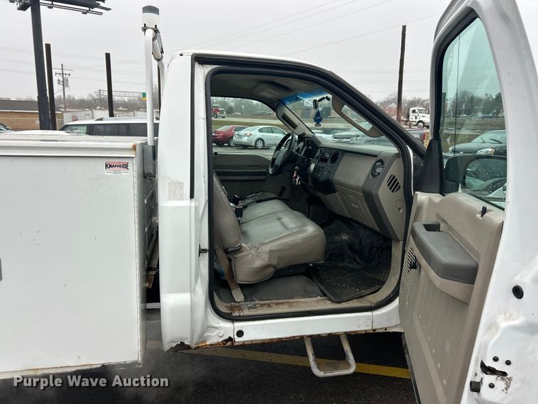 image for item FC5119 2008 Ford F250 Super Duty utility bed pickup truck