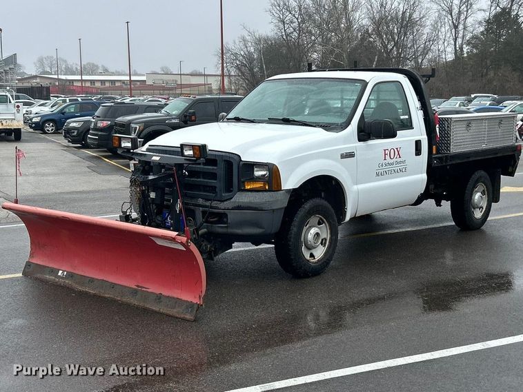 image for item FC5120 2006 Ford F250 Super Duty flatbed pickup truck
