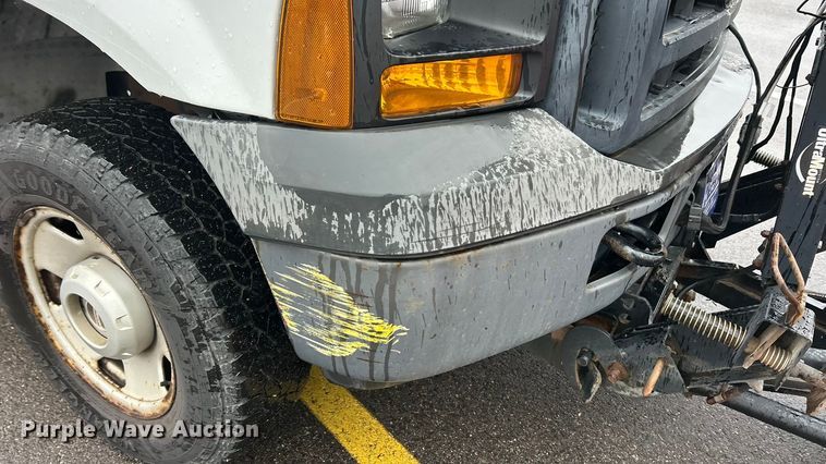 image for item FC5120 2006 Ford F250 Super Duty flatbed pickup truck