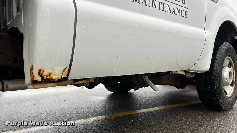 image for item FC5120 2006 Ford F250 Super Duty flatbed pickup truck