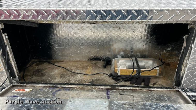 image for item FC5120 2006 Ford F250 Super Duty flatbed pickup truck