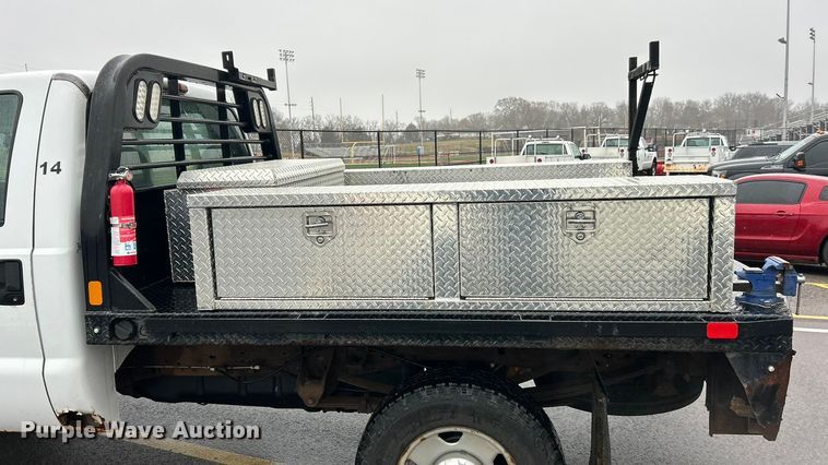 image for item FC5120 2006 Ford F250 Super Duty flatbed pickup truck