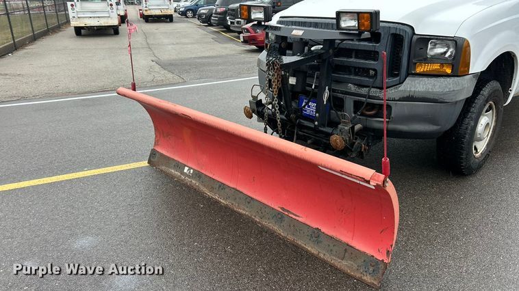 image for item FC5120 2006 Ford F250 Super Duty flatbed pickup truck