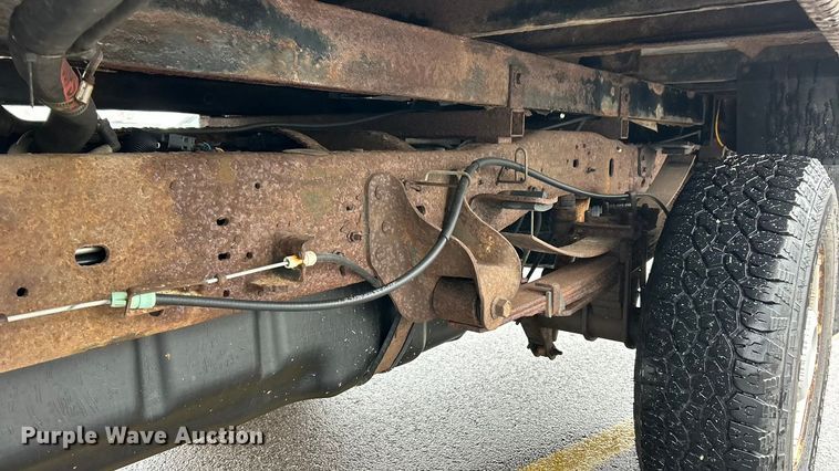 image for item FC5120 2006 Ford F250 Super Duty flatbed pickup truck