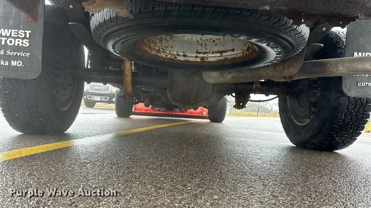 image for item FC5120 2006 Ford F250 Super Duty flatbed pickup truck