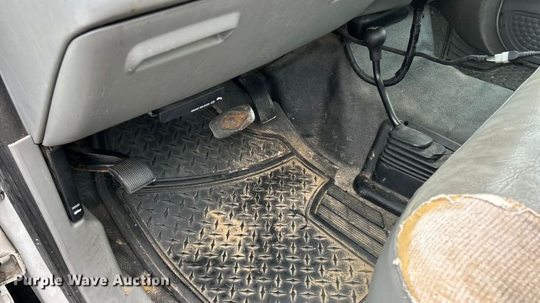 image for item FC5120 2006 Ford F250 Super Duty flatbed pickup truck