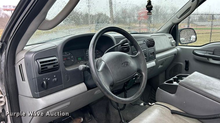 image for item FC5120 2006 Ford F250 Super Duty flatbed pickup truck