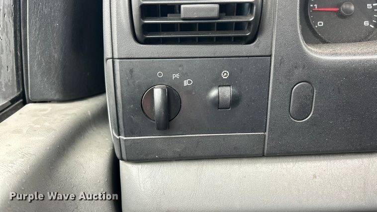 image for item FC5120 2006 Ford F250 Super Duty flatbed pickup truck