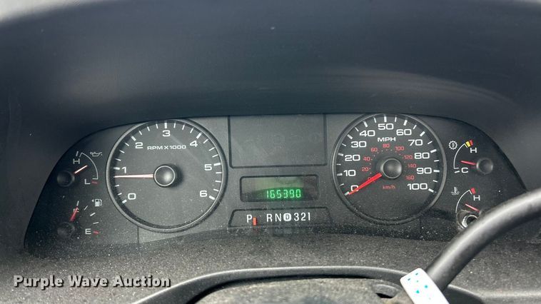 image for item FC5120 2006 Ford F250 Super Duty flatbed pickup truck